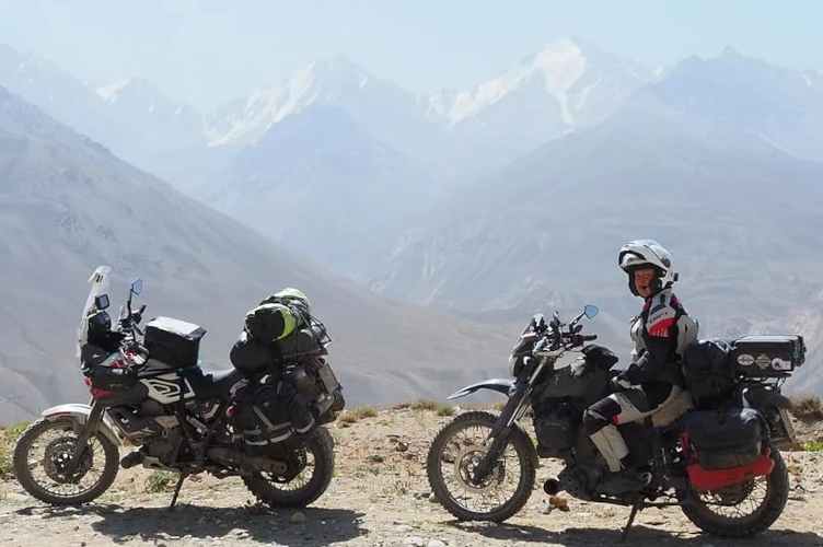 Uitzicht en inzicht bergen Pamir Highway